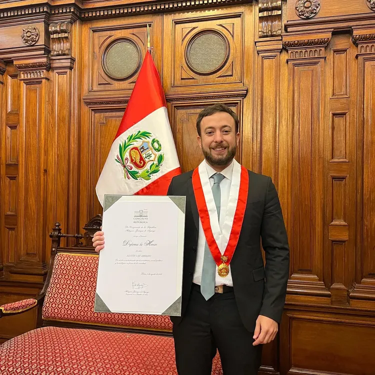 AGUSTIN LAJE