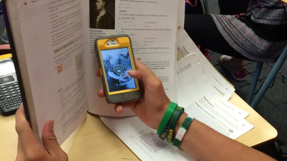 666854-celulares-aula-clase_0